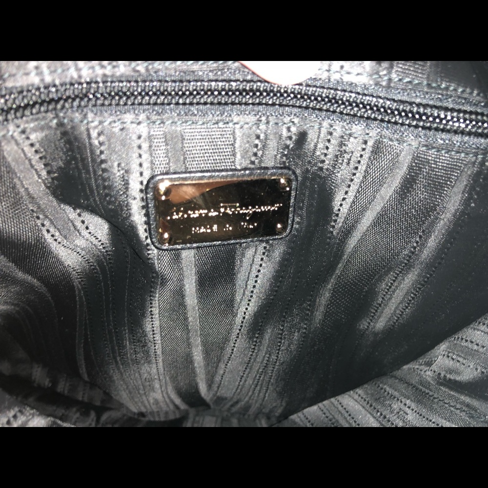 Salvatore Ferragamo Black Leather Shoulder Bag - Picture 7 of 8